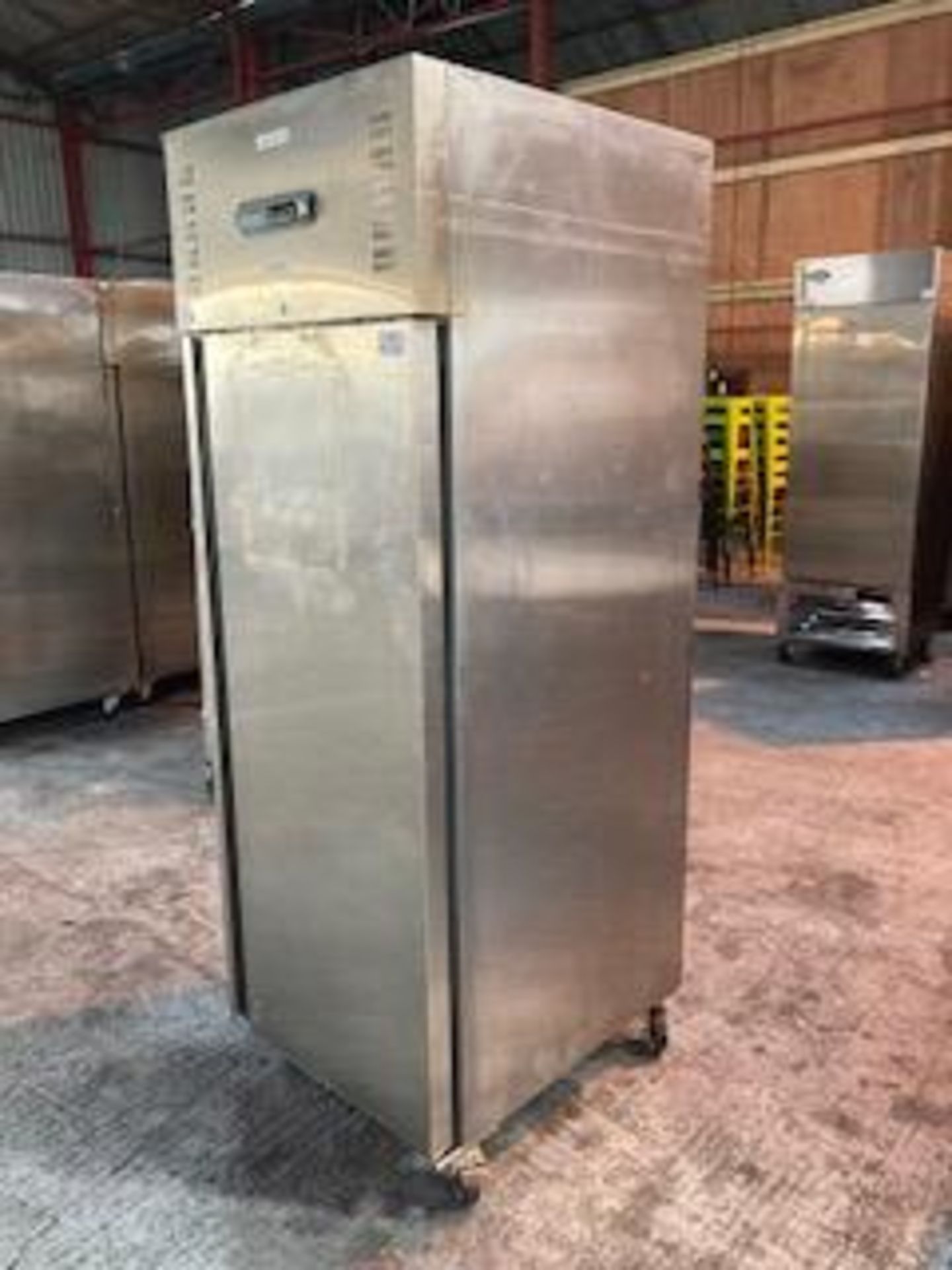 Polar G592 Single Door Upright Stainless Steel 600 Ltr Fridge - Image 2 of 5