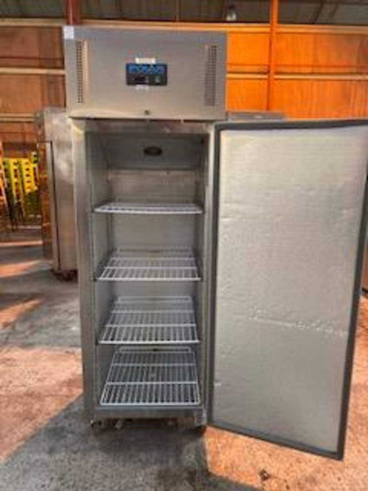 Polar G592 Single Door Upright Stainless Steel 600 Ltr Fridge - Image 4 of 6