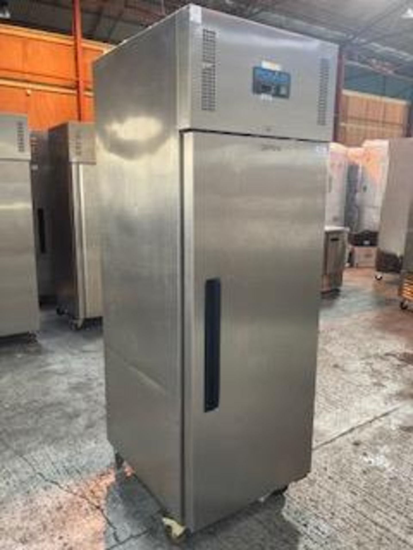 Polar G592 Single Door Upright Stainless Steel 600 Ltr Fridge - Image 3 of 5