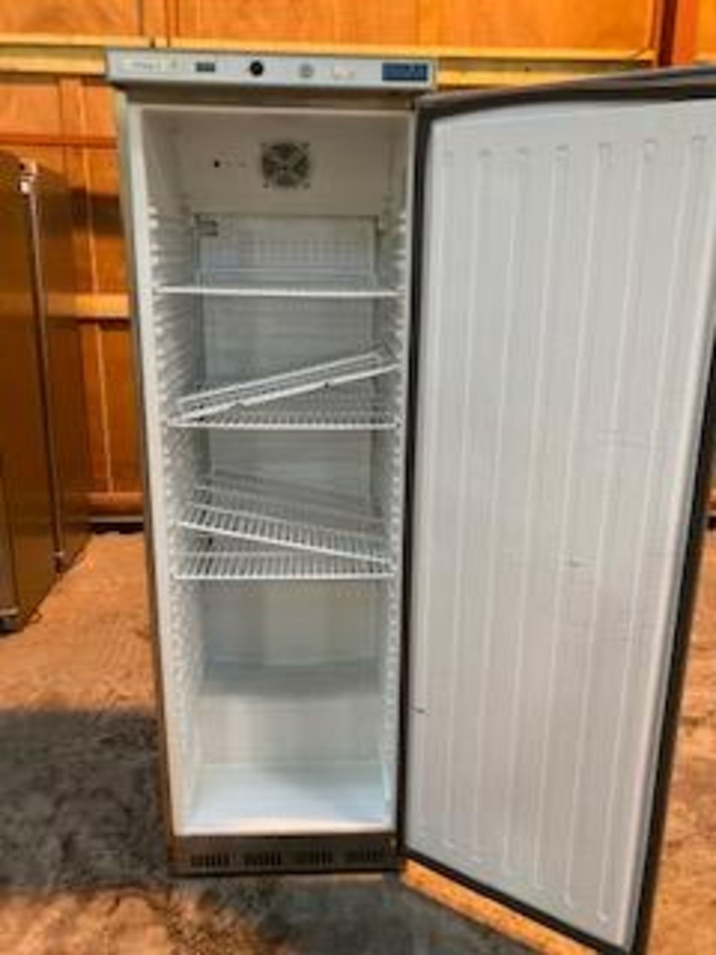 Polar CD082 Single Door Upright Stainless Steel 365 Ltr Fridge - Image 4 of 5