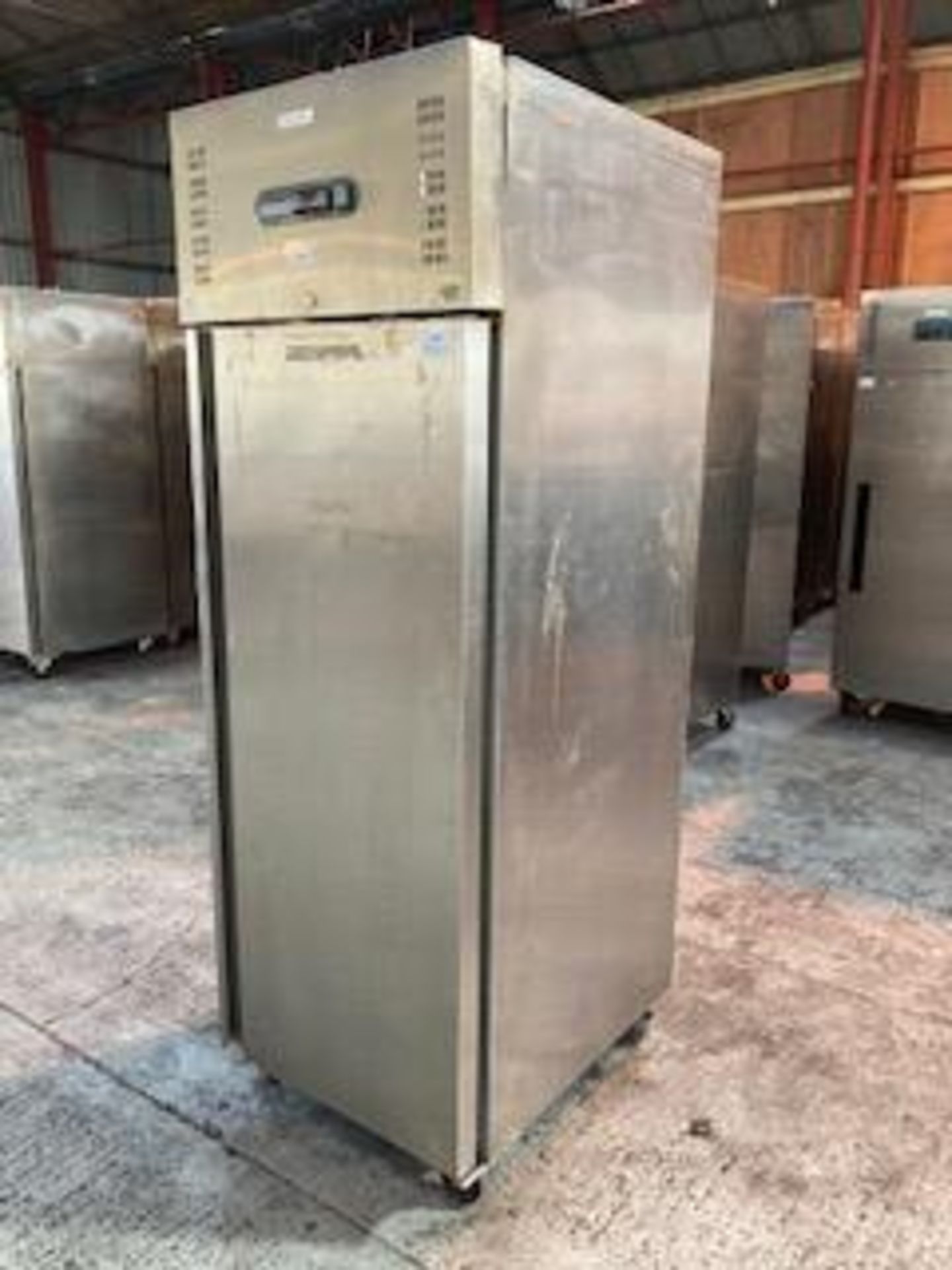 Polar G592 Single Door Upright Stainless Steel 600 Ltr Fridge - Image 2 of 5