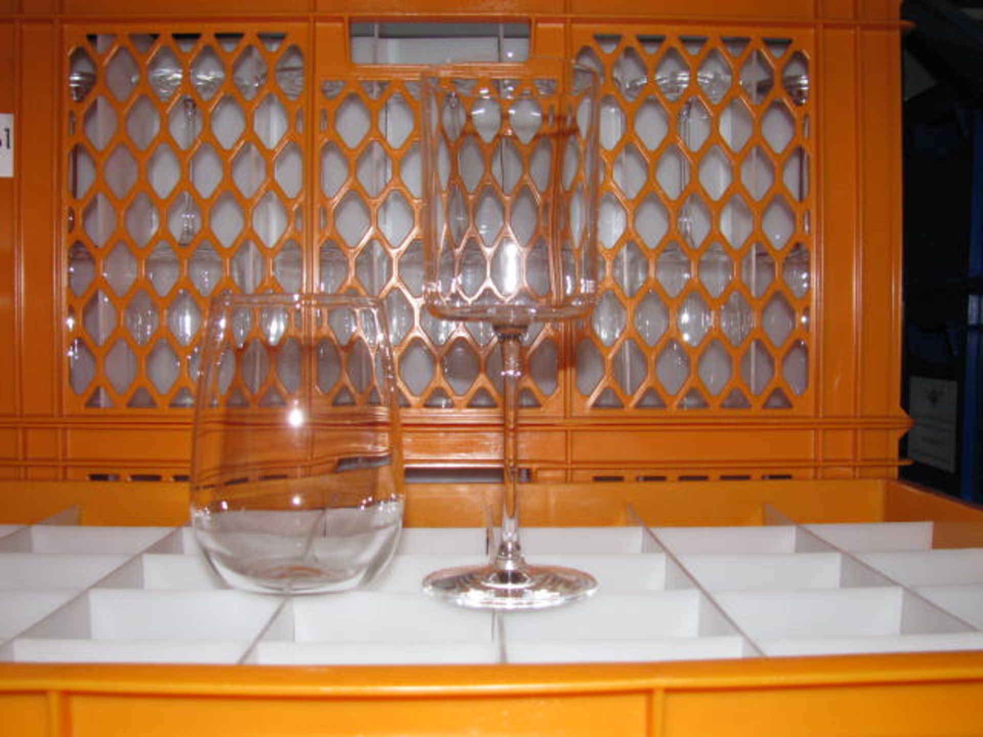 Quantity of various style crockery and glassware - Image 2 of 5