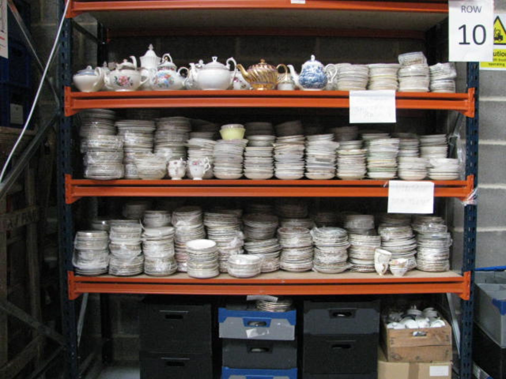 Quantity of various style Vintage crockery