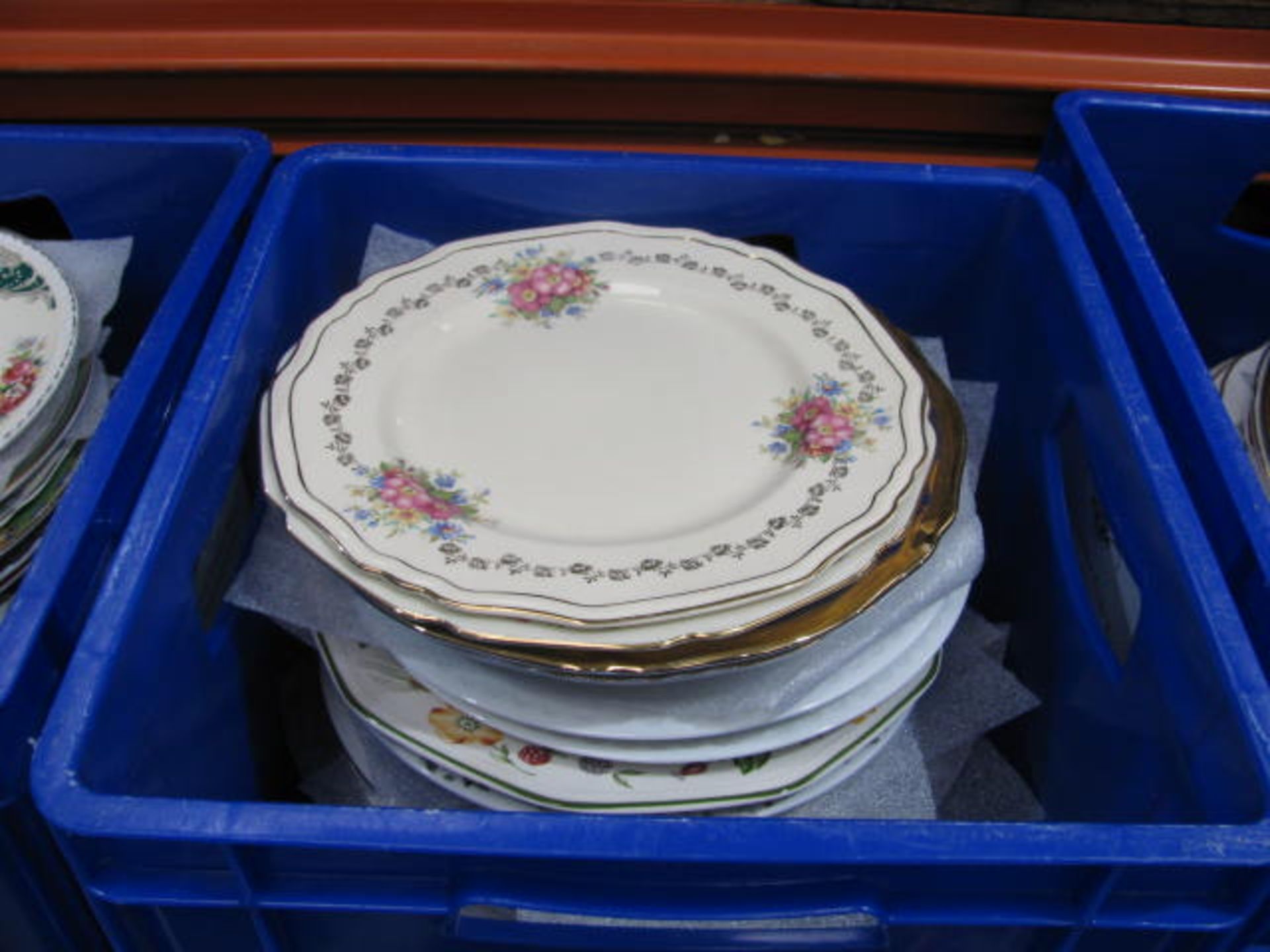 Vintage crockery in (35) plastic containers - Image 3 of 7