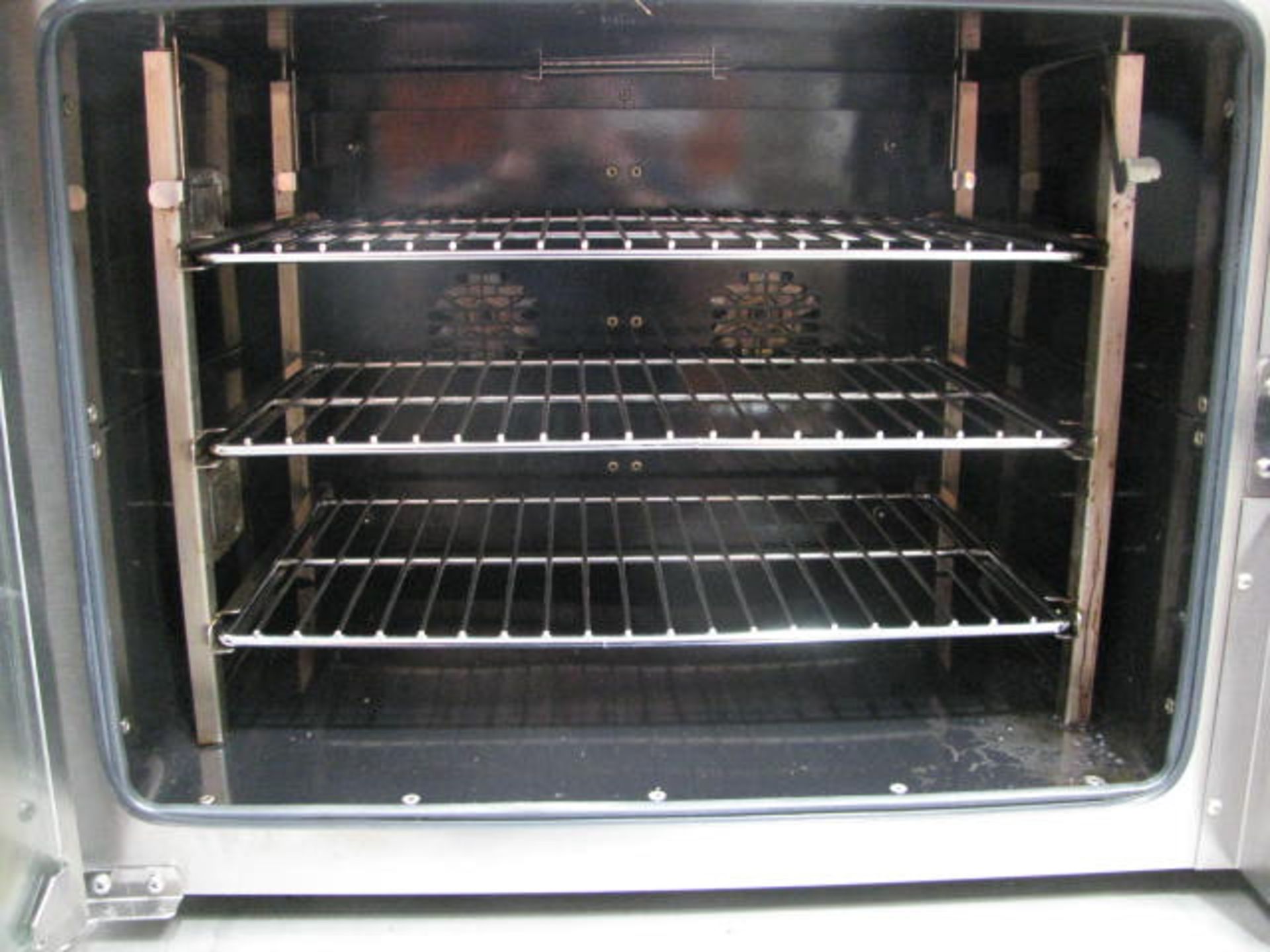 Lincat 3000W 3 rack oven, Model ECO8 - Image 2 of 4