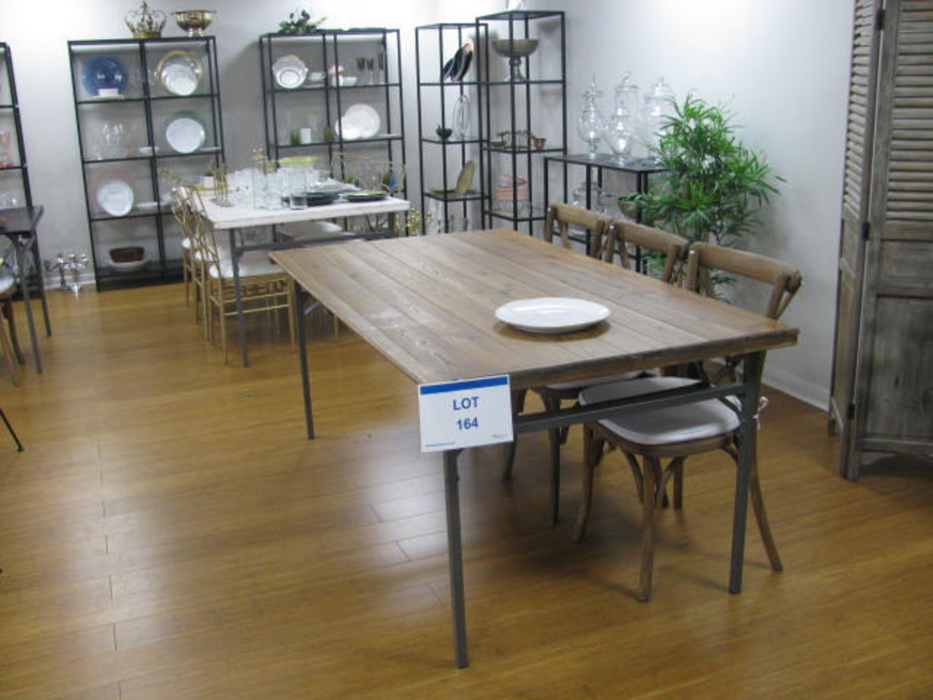 Contents of sample display showroom