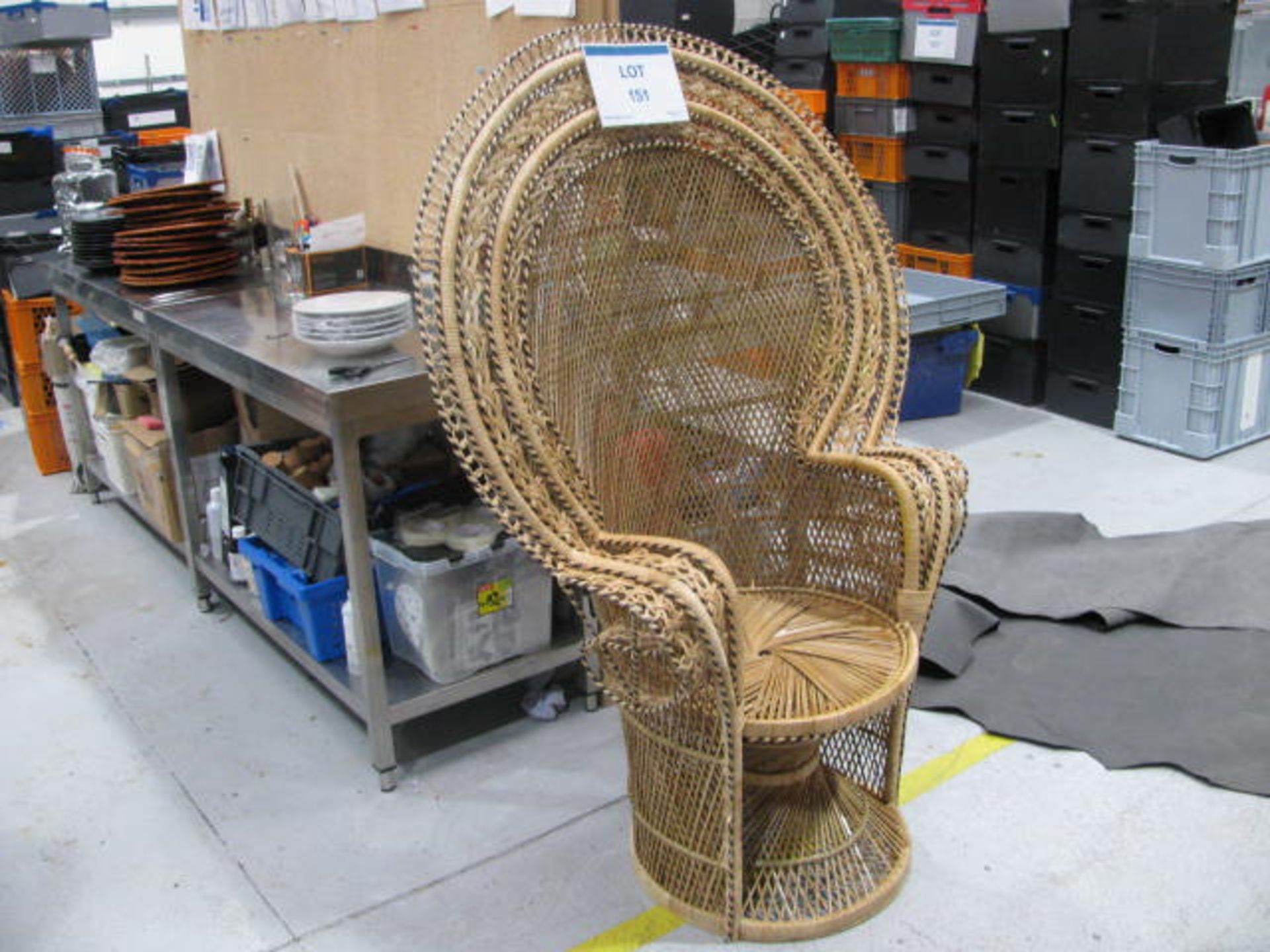 Peacock style wicker chair - Image 3 of 3