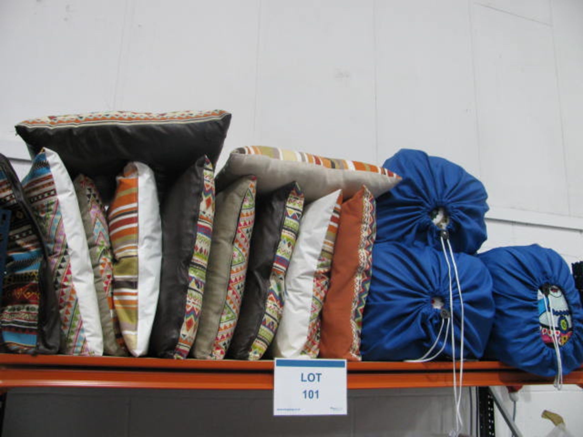 Quantity of scatter cushions