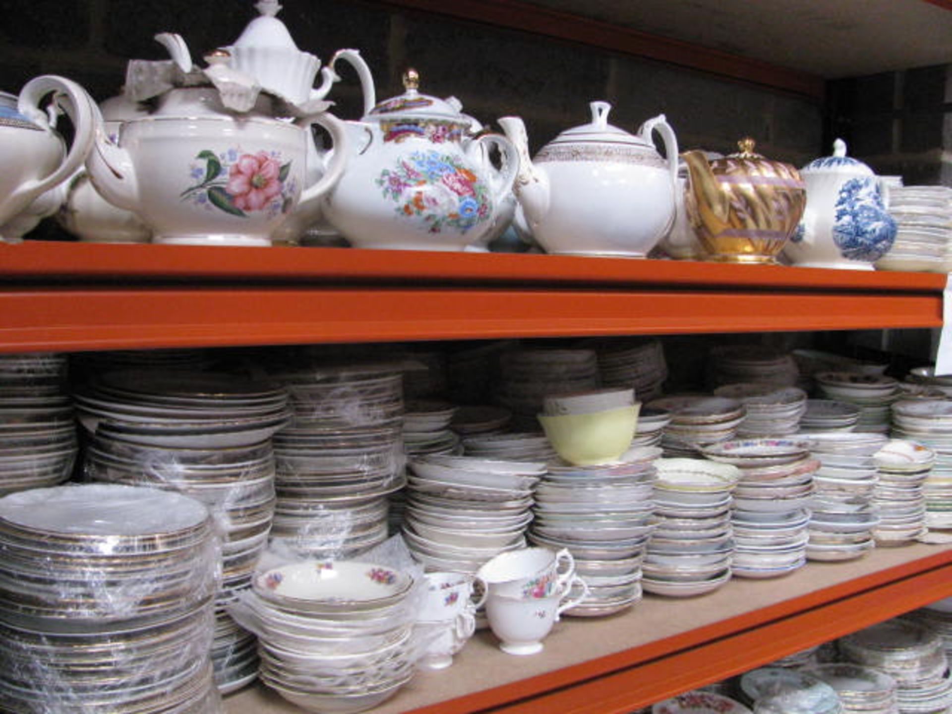 Quantity of various style Vintage crockery - Image 2 of 2