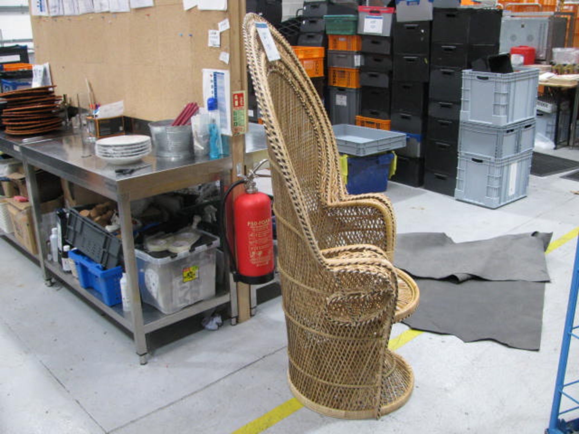 Peacock style wicker chair - Image 2 of 3