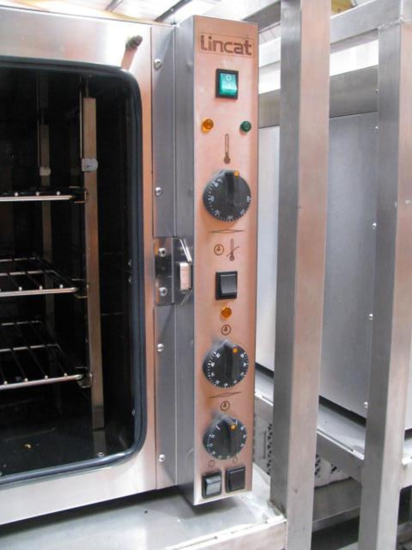 Lincat 3000W 3 rack oven, Model ECO8 - Image 3 of 3