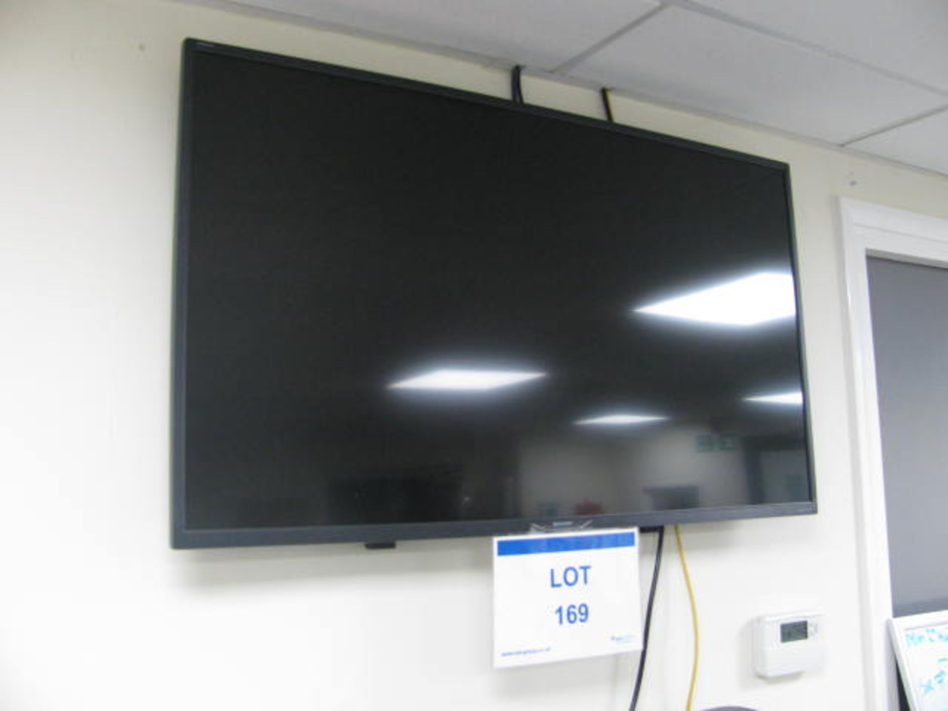 Sharp wall fitted 32inch TV - Image 2 of 2