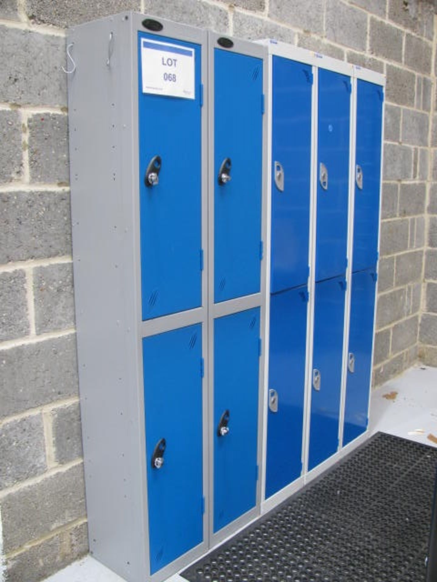 Personnel lockers and a coat hook timber bench - Image 2 of 2
