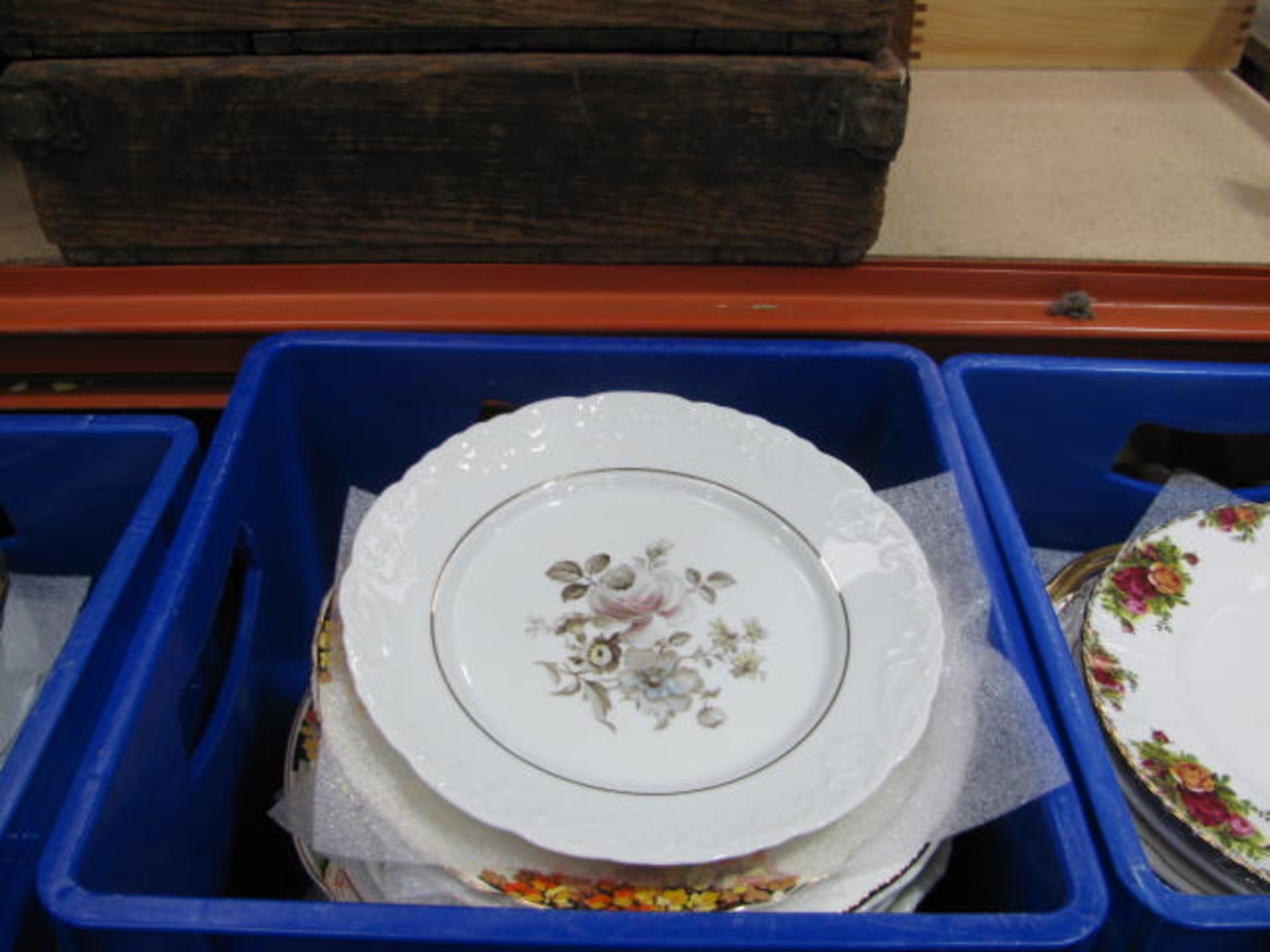 Vintage crockery in (35) plastic containers - Image 4 of 7