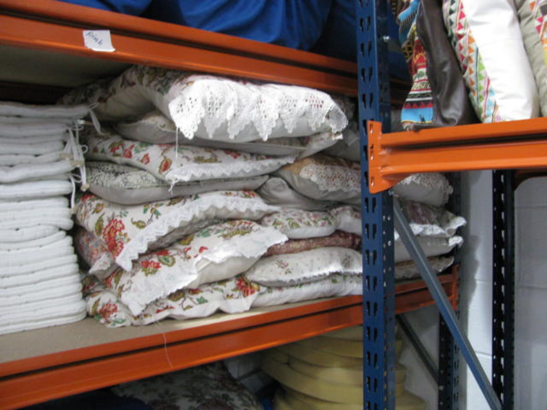 Quantity of scatter cushions - Image 2 of 3