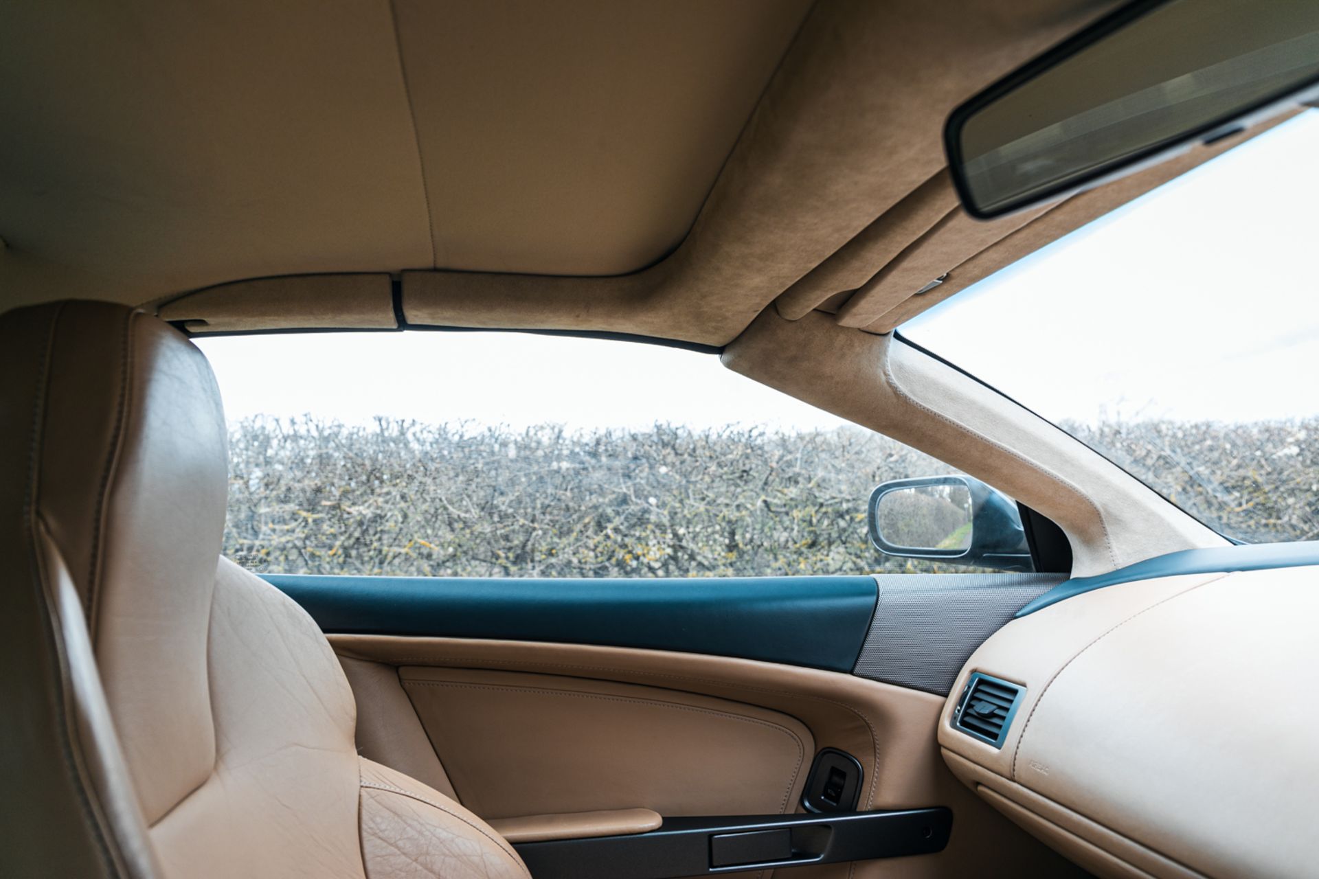 2005 Aston Martin DB9 Volante - Image 33 of 34