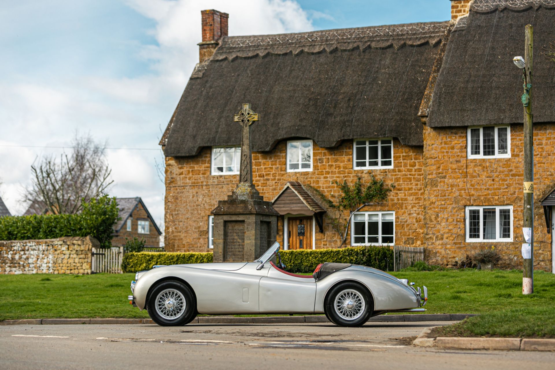 1951 Jaguar XK120 3.4 Roadster - Image 2 of 23