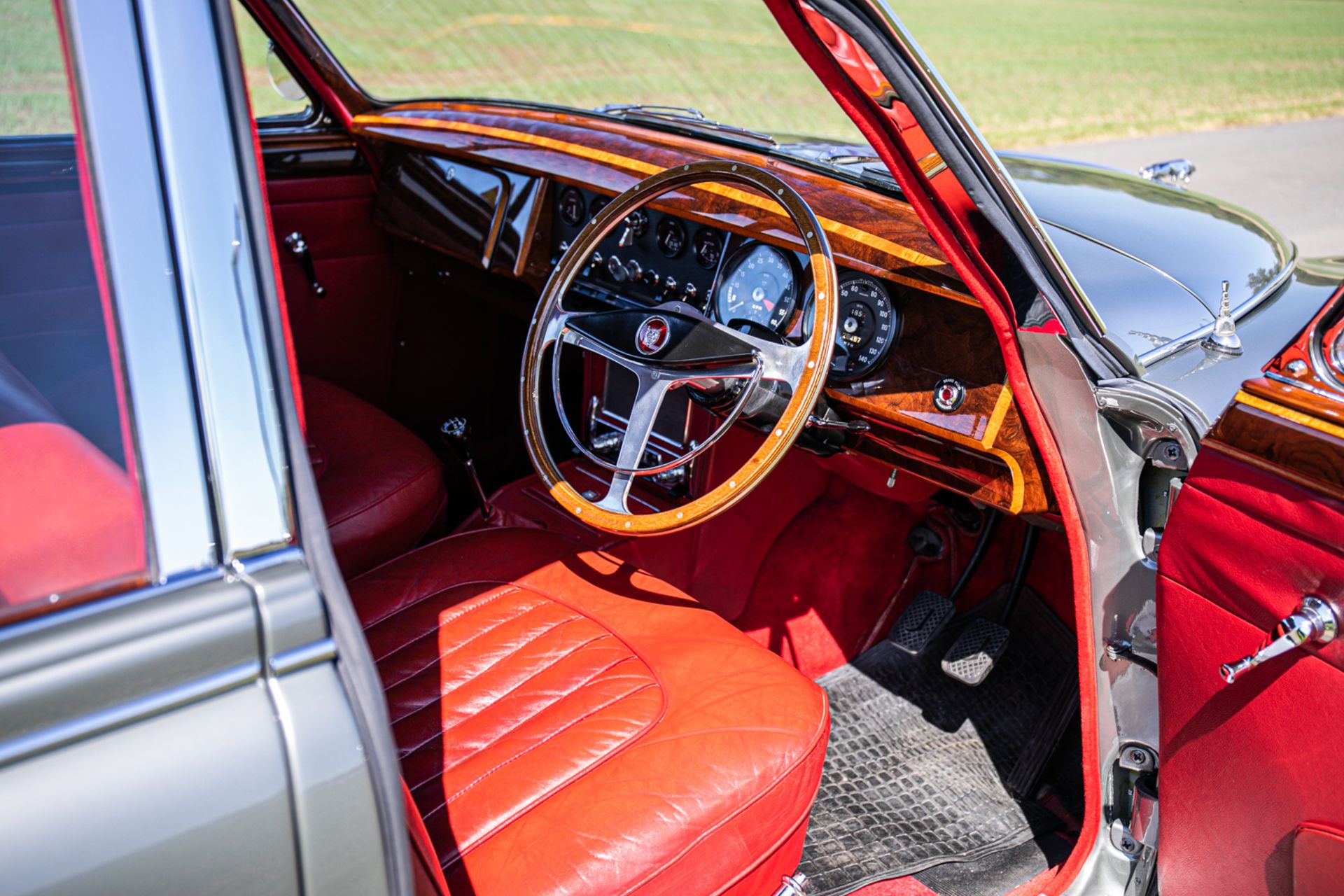 1961 Jaguar Mk2 3.8-litre manual/overdrive - Image 16 of 27