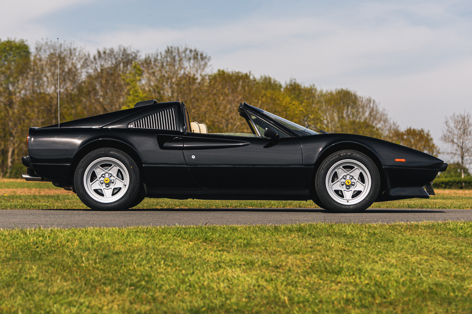 1985 Ferrari 308 GTS QV - Image 17 of 30