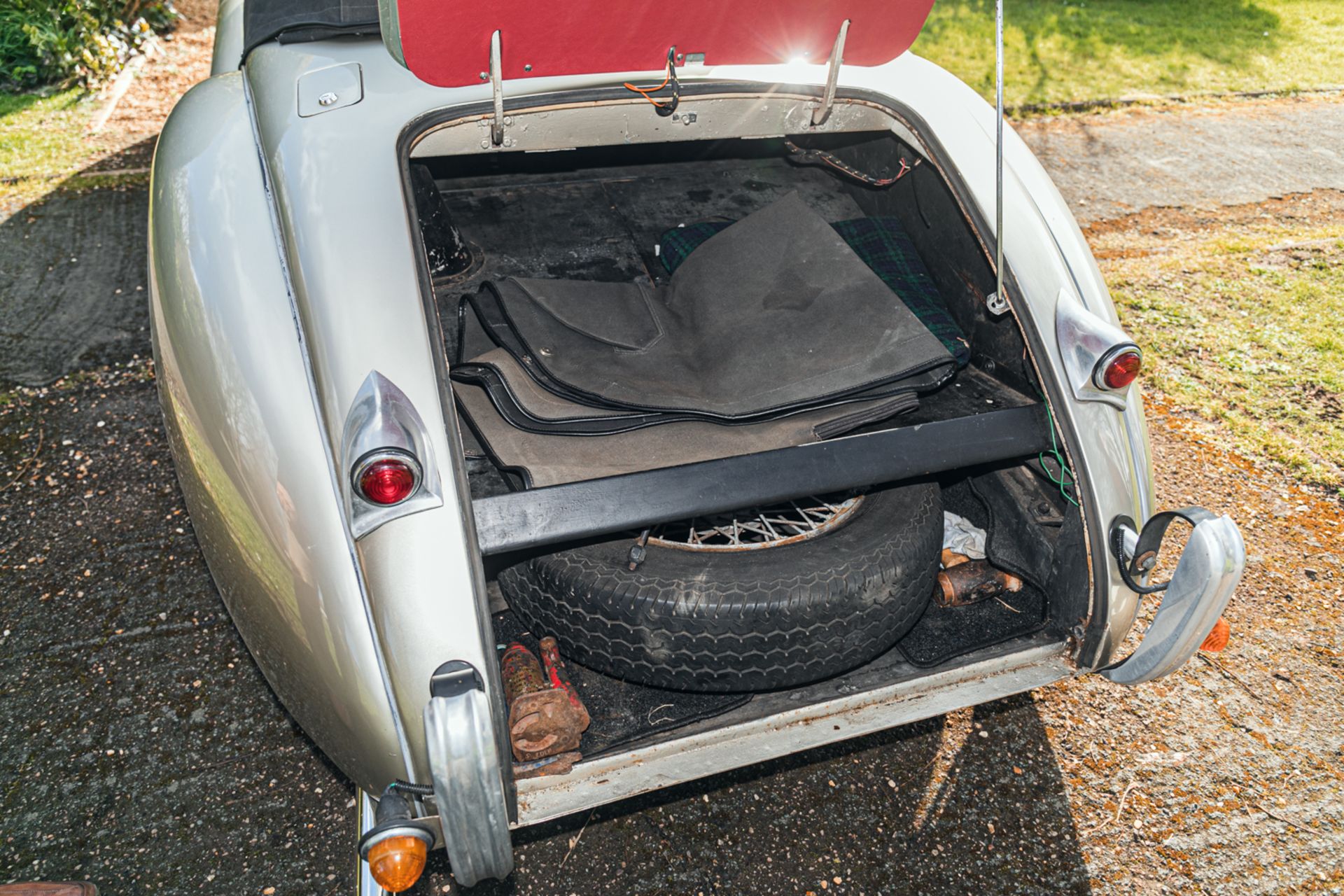 1951 Jaguar XK120 3.4 Roadster - Image 8 of 23