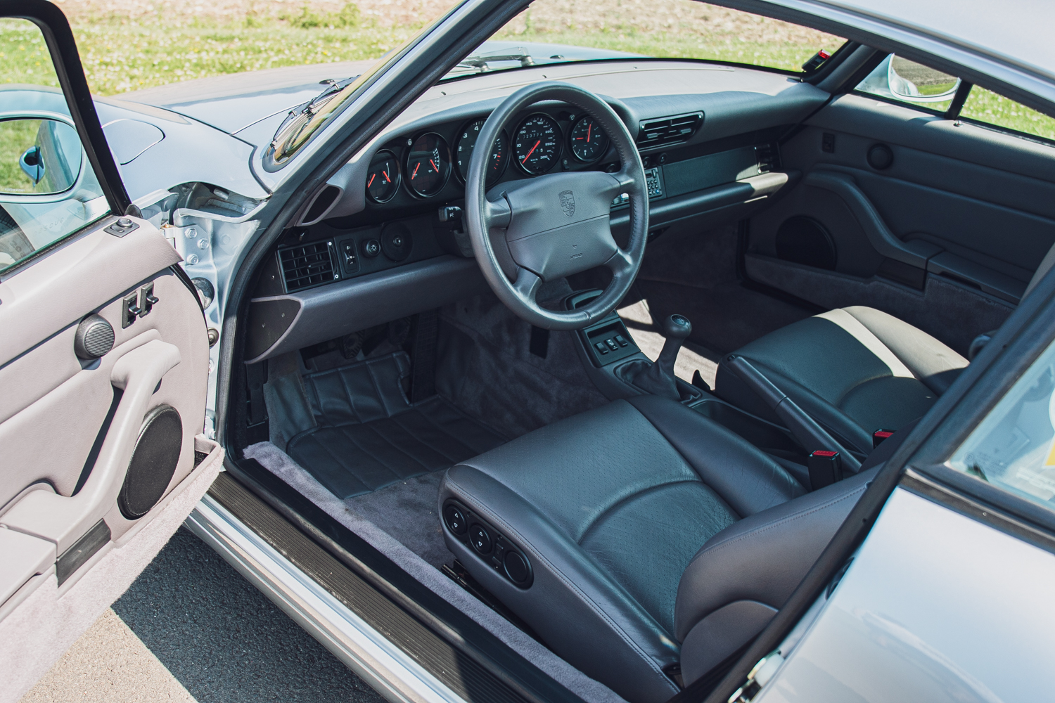 1995 Porsche 911 (993) Carrera 2 - Image 4 of 5