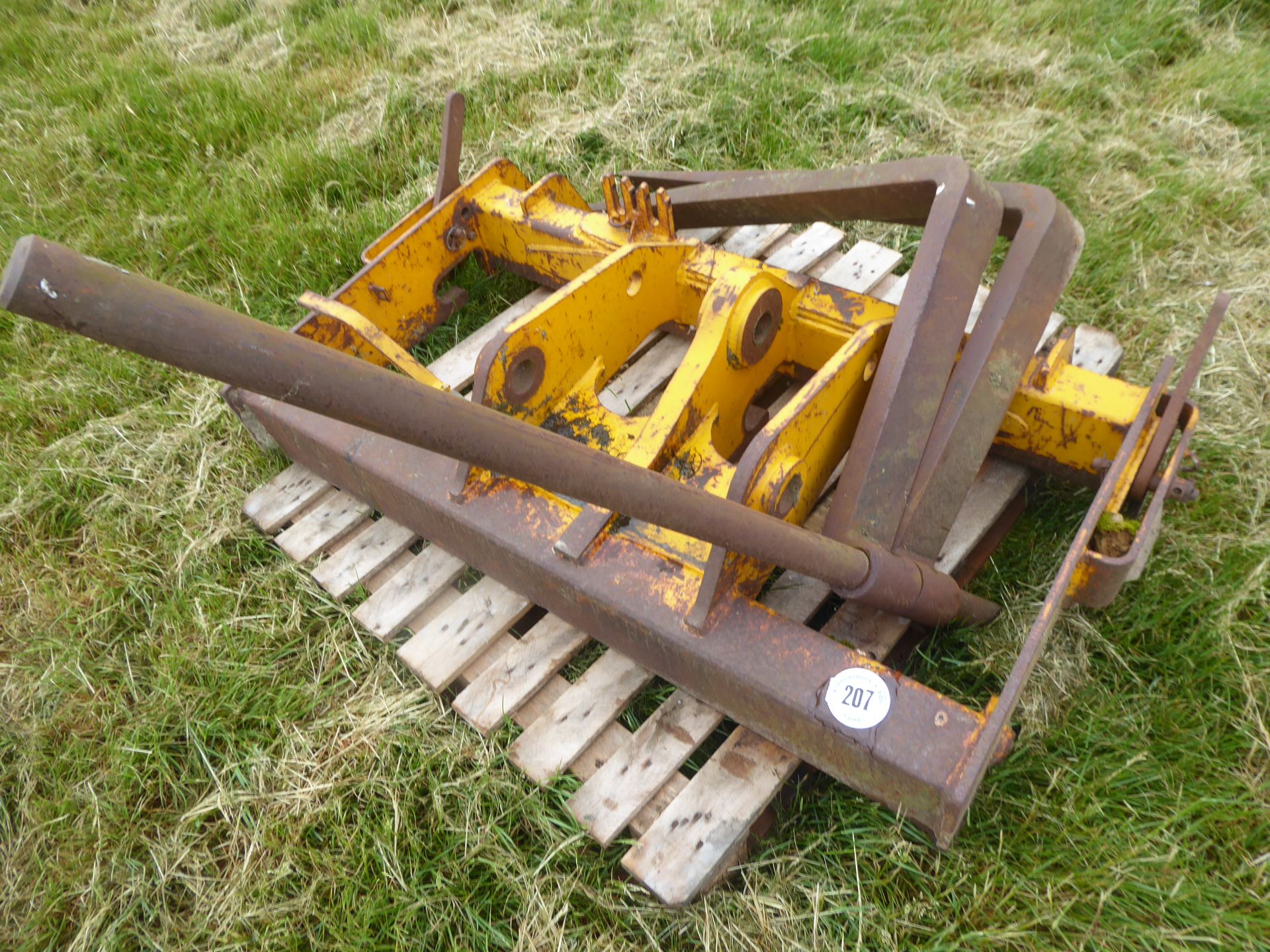 JCB back plate and tines