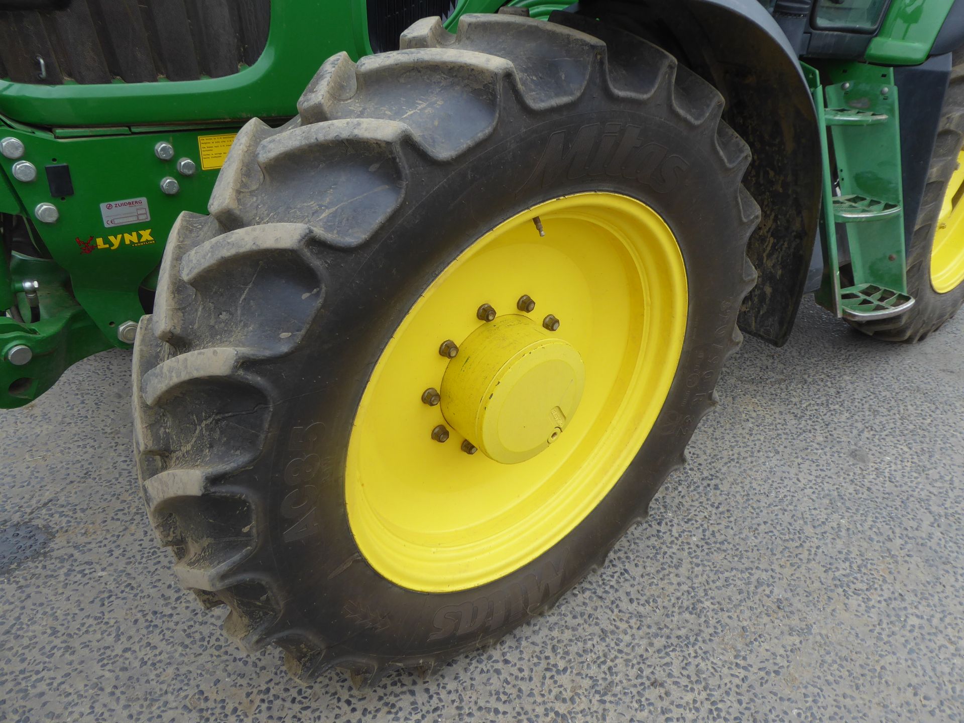 Set of row crop wheels 13.6R48 & 9.0R32 - Image 3 of 3