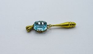 Blue stone pendant set in yellow metal, weight 1.2gms. Estimate £75-100