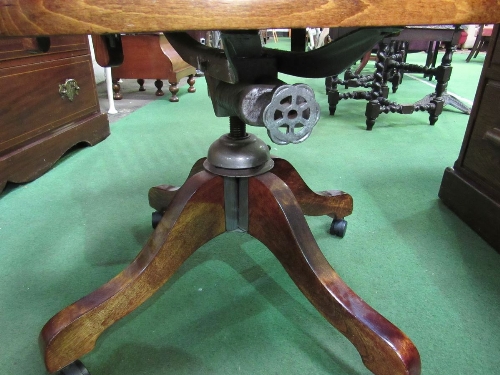 Early 20th century oak swivel chair on castors. Estimate £30-40 - Image 2 of 5