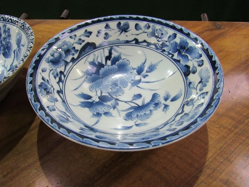 2 blue & white oriental bowls. Estimate £20-30 - Image 2 of 4