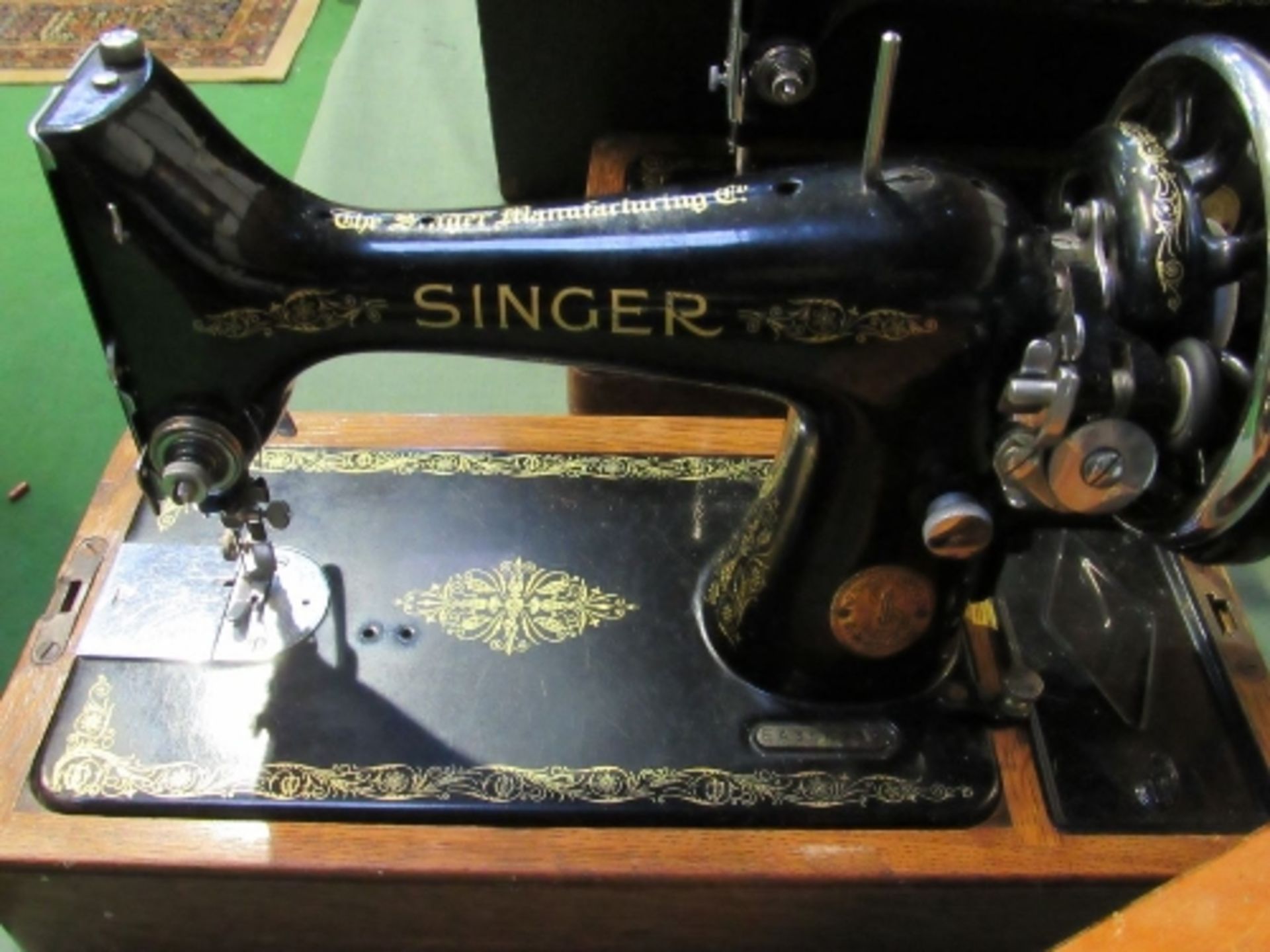 Singer EA356232 manual sewing machine in case, with key. Estimate £20-30