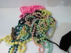 3 bags of costume jewellery. Estimate £30-40