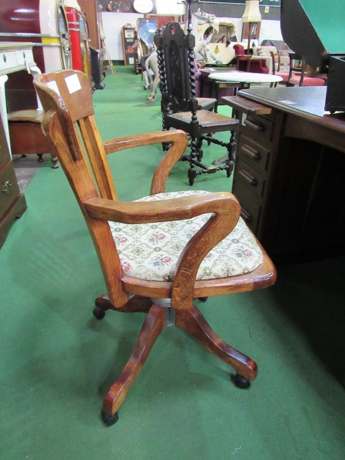 Early 20th century oak swivel chair on castors. Estimate £30-40 - Image 5 of 5