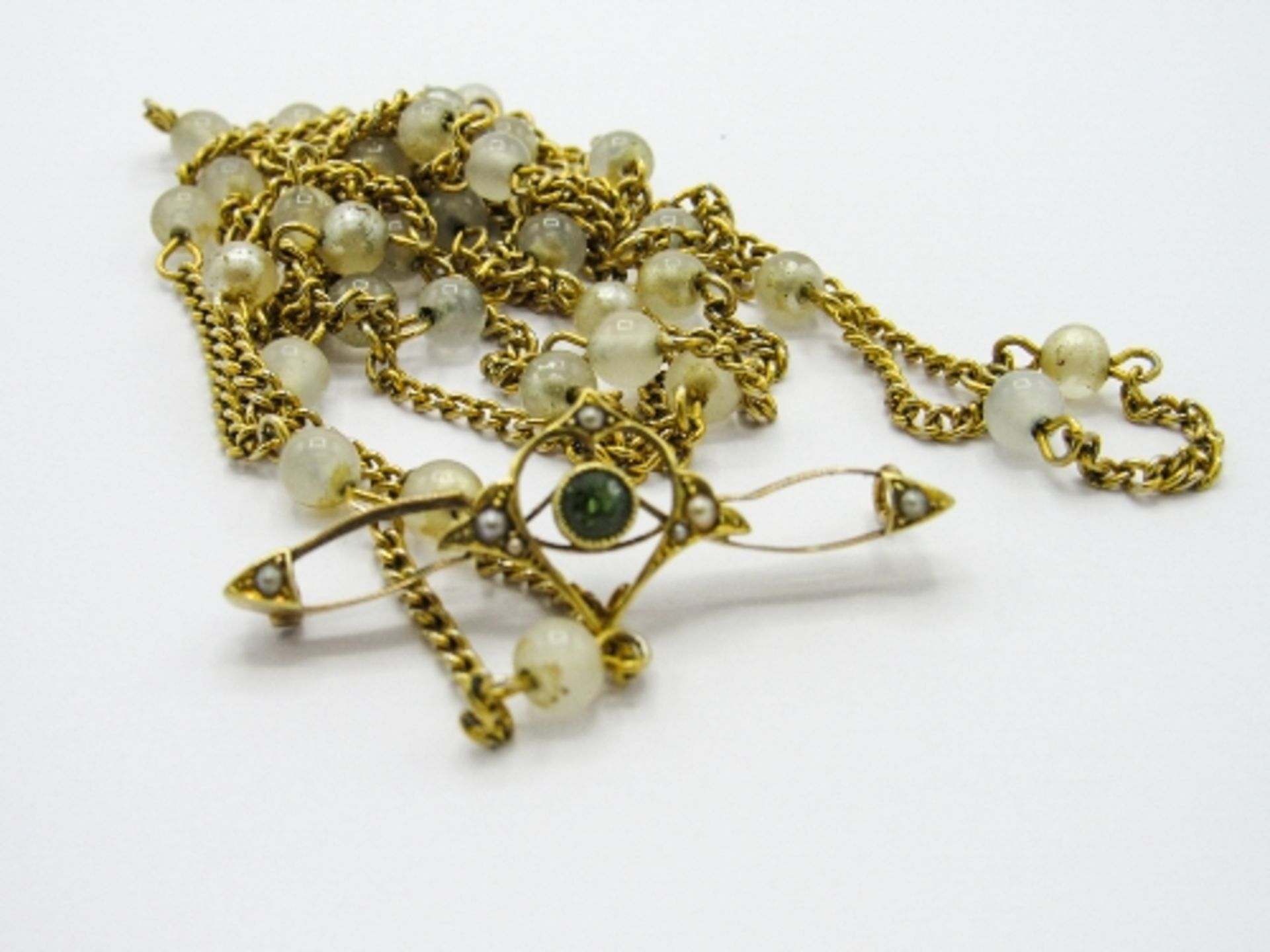 15ct gold Victorian brooch with a green stone set in a heart with seed pearl (a/f) together with a