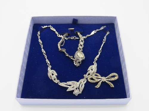 Selection of marcasite jewellery including a vintage watch, 2 brooches & a necklace. Estimate £30-