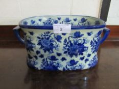 A Victoria ware Ironstone footbath/jardiniere Estimate £20-40