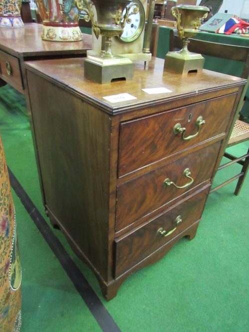Mahogany small chest of 3 graduated drawers, 53 x 49 x 74cms. Estimate £30-50 - Image 3 of 3