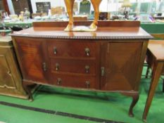 Mahogany curved front sideboard with 3 centre drawers, flanked by cupboards, 135 x 52 x 92cms