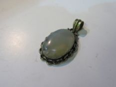 Heavy silver 925 Celtic form stone set pendant with chain link effect. Estimate £20-30