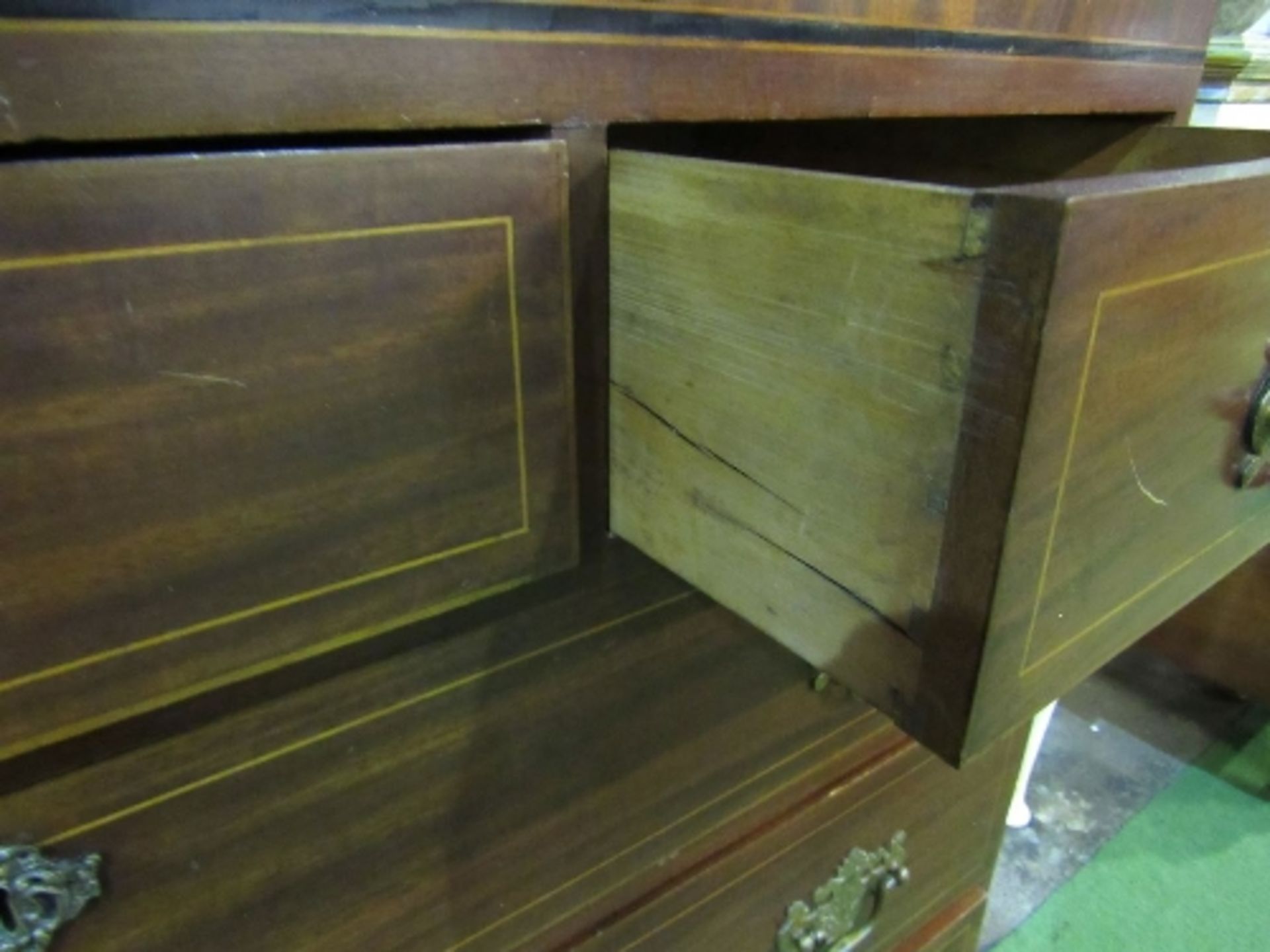 Victorian mahogany linen press of 4 internal drawers over chest of 3 over 3 graduated drawers, 117 x - Image 6 of 6