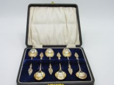 Set of 6 silver decorative teaspoons, hallmarked Birmingham 1924, in original leather case. Estimate