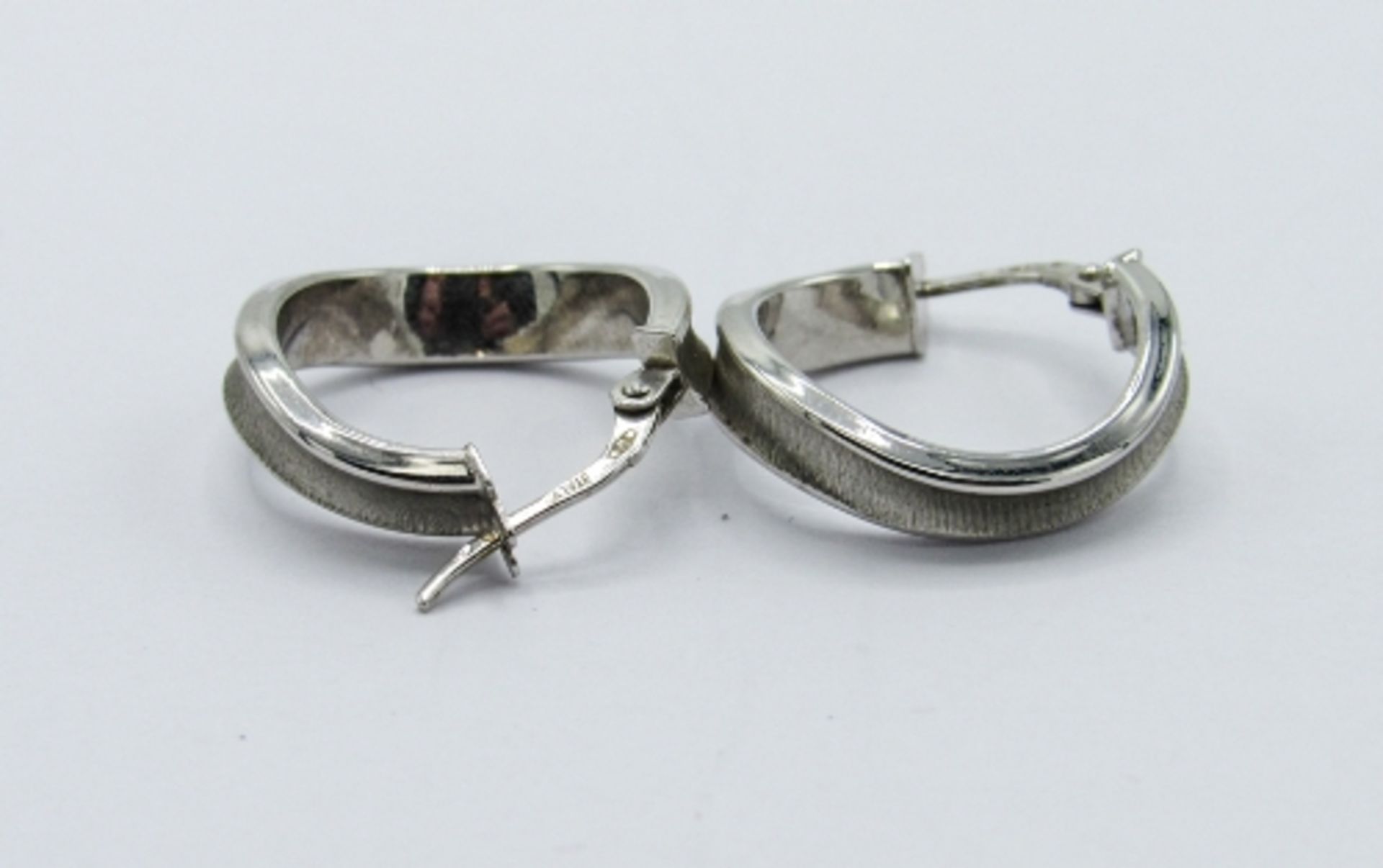 9ct white gold hooped earrings, weight 1.5gms. Estimate £15-20 - Image 2 of 3