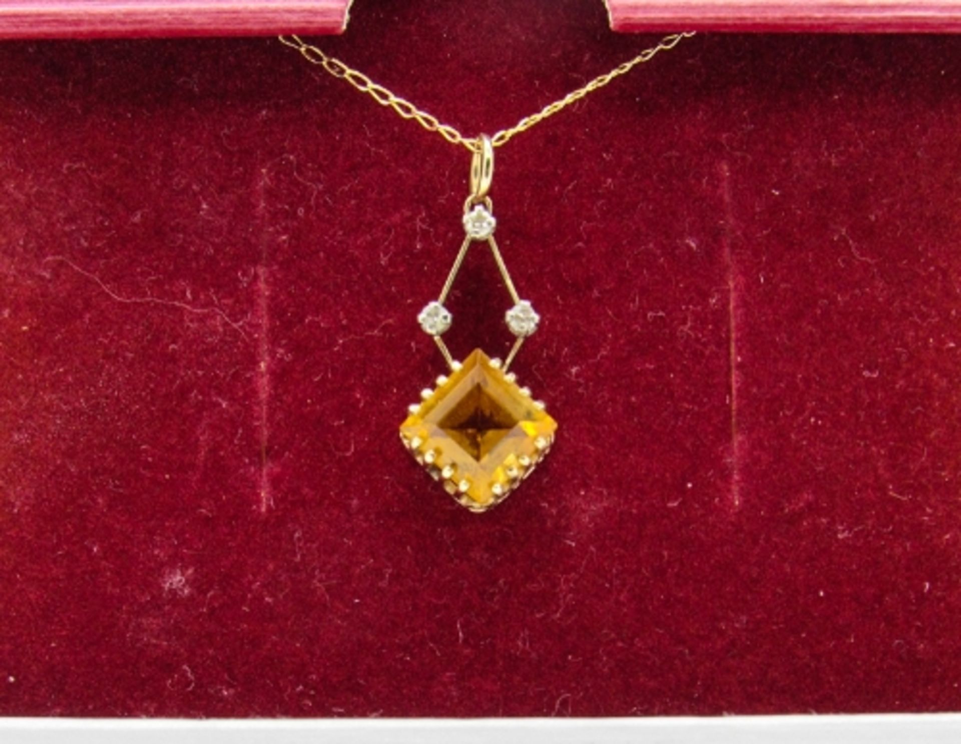 9ct gold & citrine pendant on a 9ct gold chain, weight 1.6gms, length 40cms. Estimate £20-30