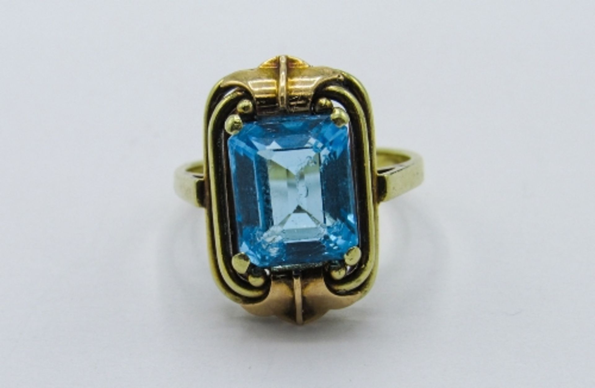 14ct gold Art Deco topaz ring, weight 6gms, size N. Estimate £275-300