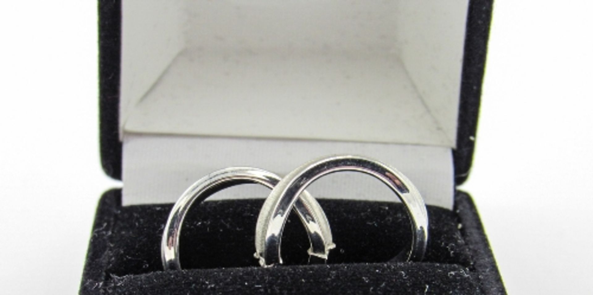 9ct white gold hooped earrings, weight 1.5gms. Estimate £15-20 - Image 3 of 3