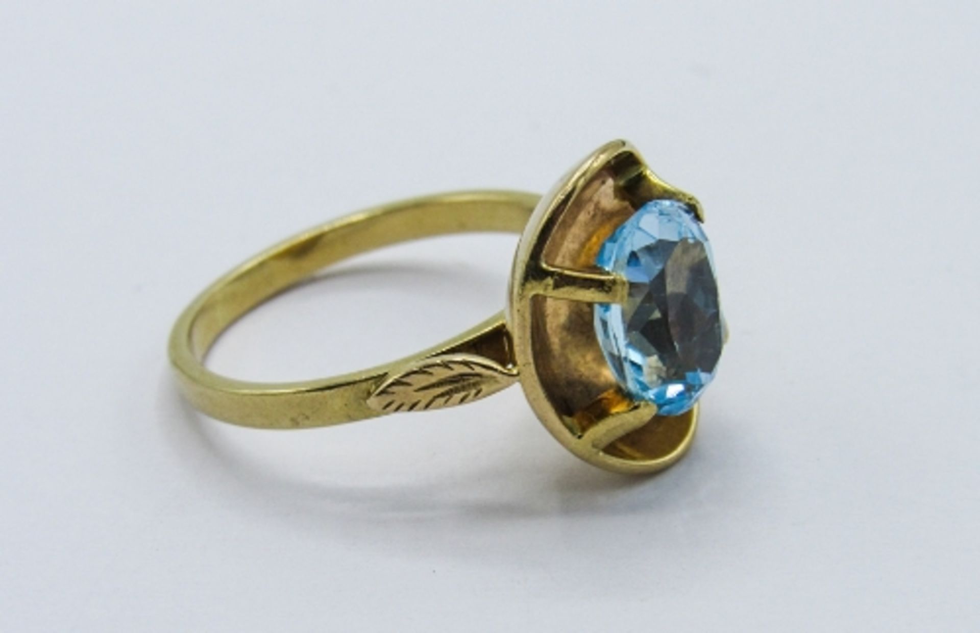 9ct gold topaz ring, weight 4.8gms, size Q. Estimate £150-170 - Image 4 of 4