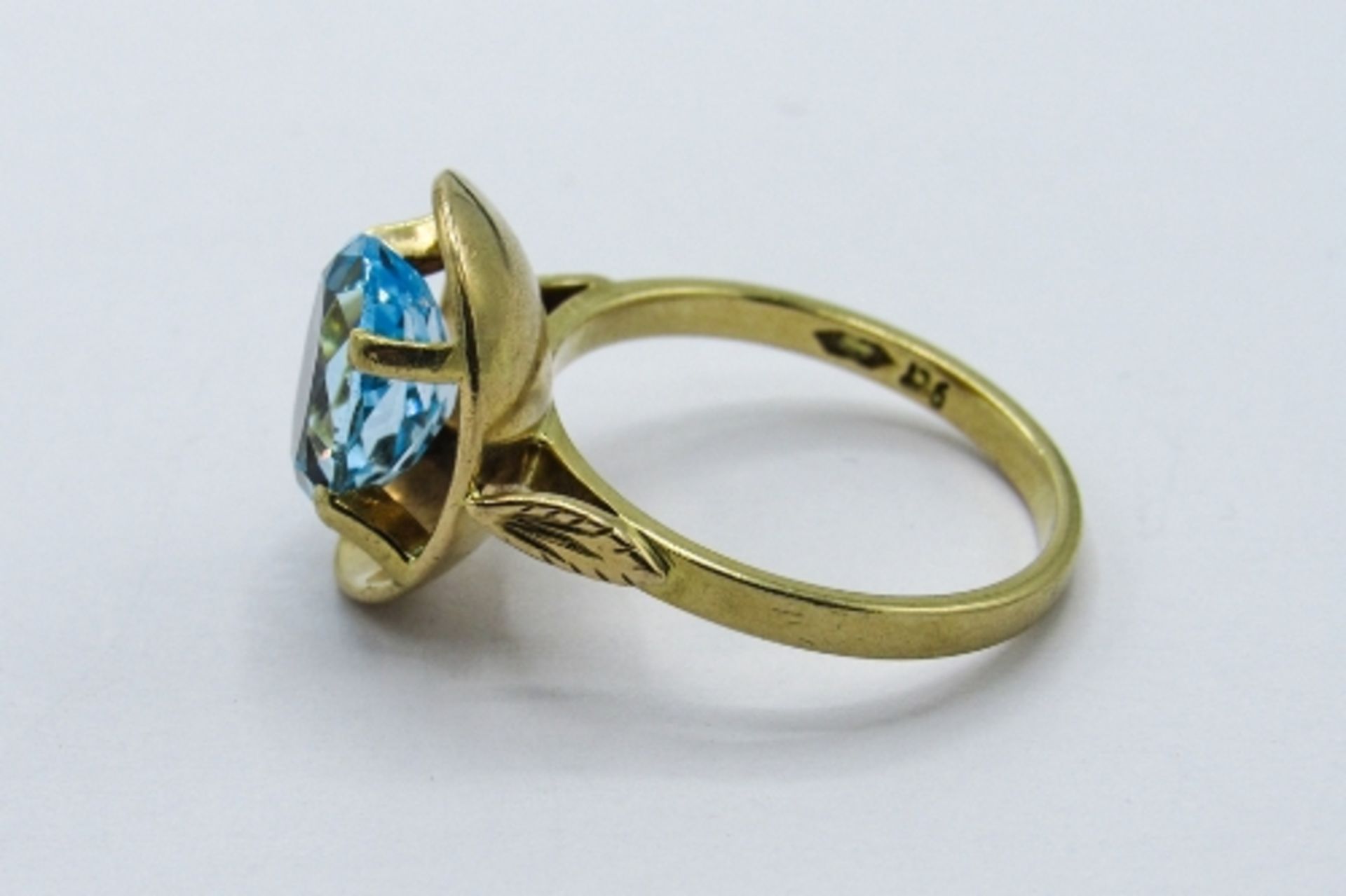 9ct gold topaz ring, weight 4.8gms, size Q. Estimate £150-170 - Image 2 of 4