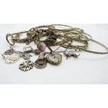 Bag of sterling silver & white metal jewellery. Estimate £20-30