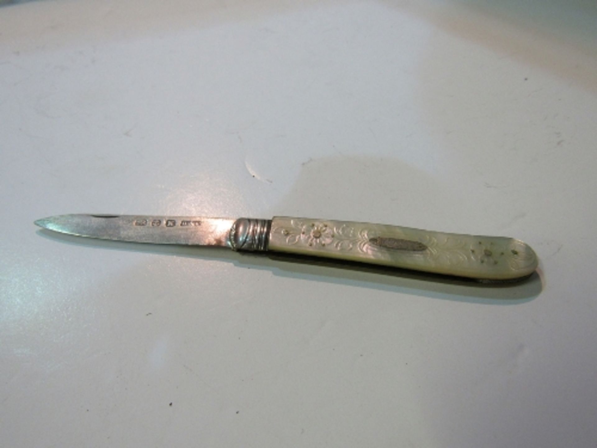 Sterling silver & mother of pearl handled fruit knife, hallmarked Birmingham 1859. Estimate £20-30 - Image 2 of 2