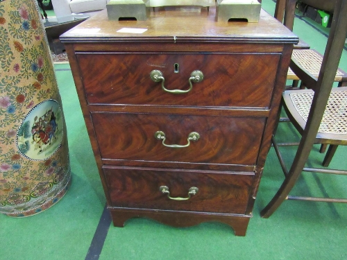 Mahogany small chest of 3 graduated drawers, 53 x 49 x 74cms. Estimate £30-50